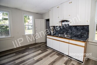 7501 Berry Ave-Unit -UP in Cleveland, OH - Building Photo - Building Photo