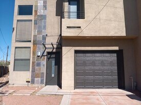 915 Edith Blvd NE in Albuquerque, NM - Building Photo