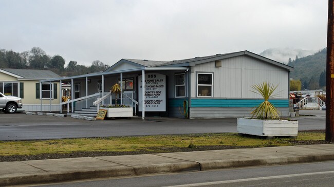 Shadow Ranch Mobile Park in Roseburg, OR - Foto de edificio - Building Photo