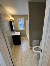 1012 E Clarke St in Milwaukee, WI - Building Photo - Building Photo