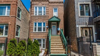 2616 W Augusta Blvd, Unit 3 in Chicago, IL - Building Photo