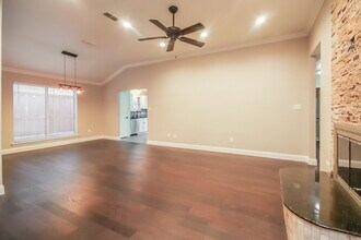 10824 Deauville Cir N in Fort Worth, TX - Foto de edificio - Building Photo