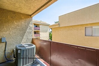 1602 N Ross St in Santa Ana, CA - Foto de edificio - Building Photo