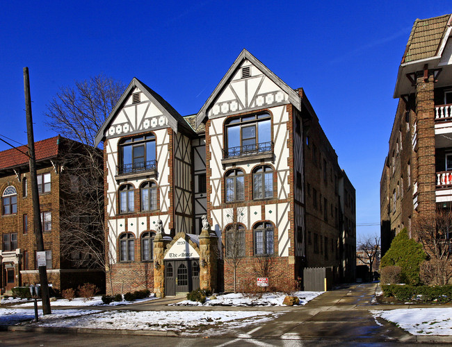 Manor Apartments in Cleveland Heights, OH - Foto de edificio - Building Photo