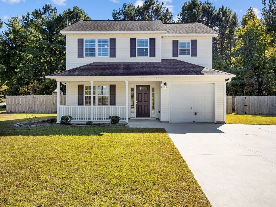 101 Clymer Ct in Hubert, NC - Building Photo