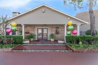 12335 Antoine Dr, Unit 1518 in Houston, TX - Foto de edificio - Building Photo