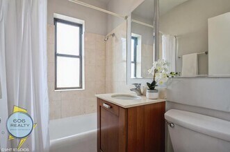 732 W Bittersweet Pl in Chicago, IL - Building Photo - Building Photo