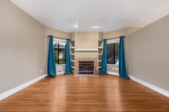 9009 Avondale Rd NE in Redmond, WA - Building Photo - Building Photo