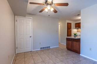 Sandy Creek in Bethel Park, PA - Building Photo - Interior Photo