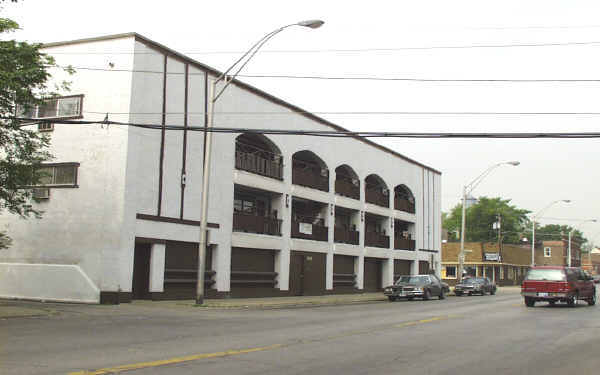 5017 W 14th St in Cicero, IL - Building Photo