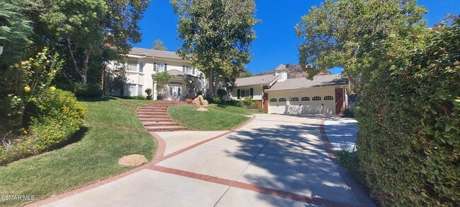 property at 5892 Indian Crest Cir