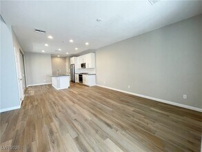 11695 Hamilton Lk Ave in Las Vegas, NV - Building Photo - Building Photo