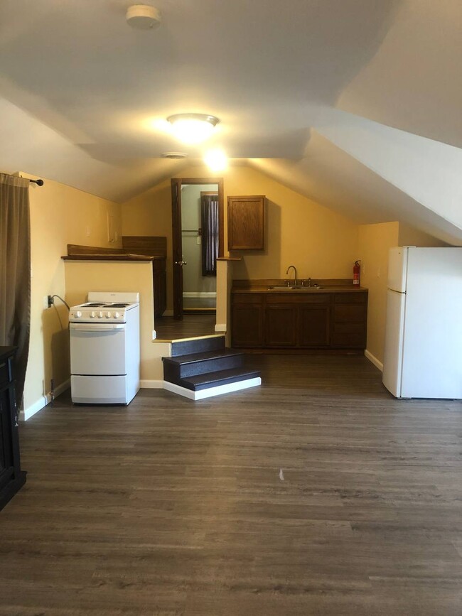 222 Ottawa St, Unit apt C in Leavenworth, KS - Building Photo - Building Photo