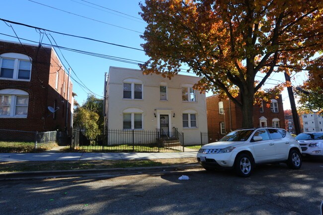 2828 Buena Vista Ter SE in Washington, DC - Building Photo - Building Photo