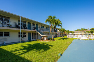 Pembroke House in Pembroke Pines, FL - Building Photo - Building Photo