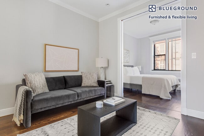 290 W 12th St