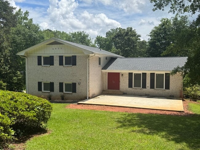 property at 4977 Rockbridge Rd SW
