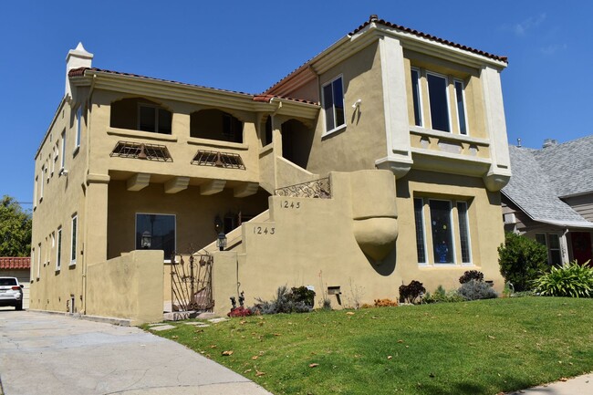 1243 S Orange Dr in Los Angeles, CA - Building Photo - Building Photo