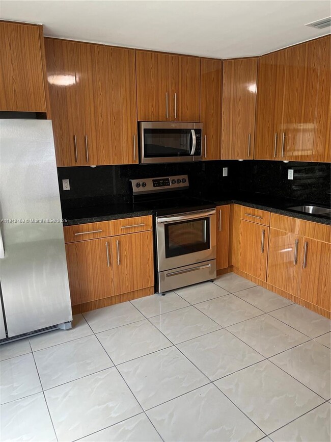 3194 SW 26th St in Miami, FL - Building Photo - Building Photo