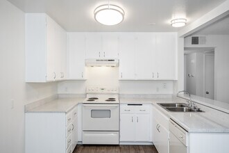 Highland Orchard Apartments in Placentia, CA - Foto de edificio - Building Photo