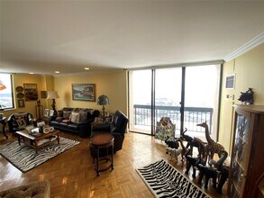 27110 Grand Central Pkwy in New York, NY - Building Photo - Building Photo