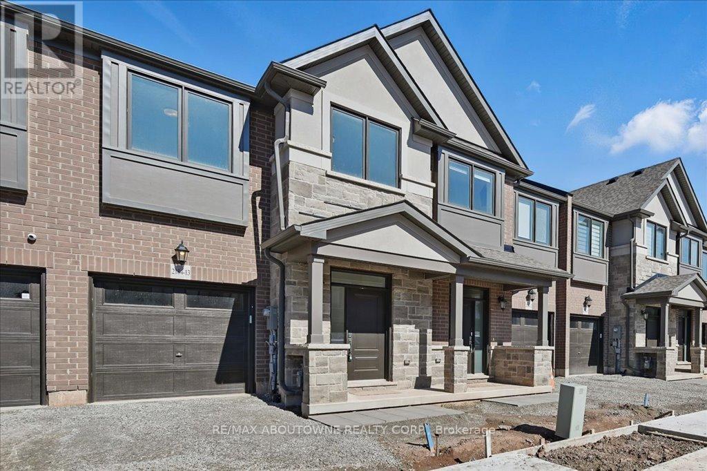 2184-2184 Postmaster Dr in Oakville, ON - Building Photo