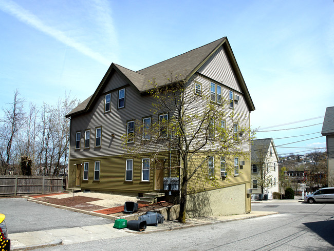 83 East St in Woonsocket, RI - Building Photo - Building Photo