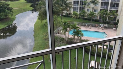3600 Oaks Clubhouse Dr-Unit -507 in Pompano Beach, FL - Building Photo - Building Photo