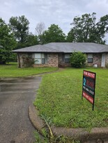 16044 Pawnee Dr in Tyler, TX - Building Photo
