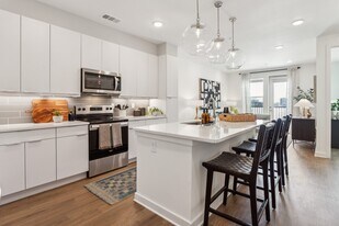 One Riverside in Jacksonville, FL - Building Photo