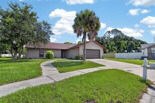 1206 Sail Way in Valrico, FL - Building Photo