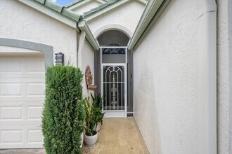 1664 Oak Berry Cir in Wellington, FL - Building Photo - Building Photo