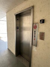 8420 SW 154th Cir Ct-Unit -536 in Miami, FL - Foto de edificio - Building Photo