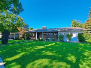 942 S Park Cir Dr in Fresno, CA - Building Photo - Building Photo