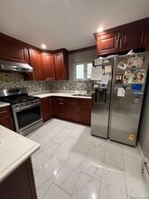 21 N Grove St in Valley Stream, NY - Building Photo - Building Photo