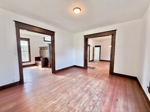 517 W Hull St in Denison, TX - Building Photo - Building Photo