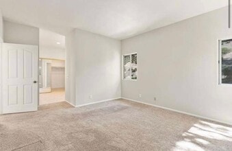 3366 Waterford Dr in Oceanside, CA - Building Photo - Building Photo