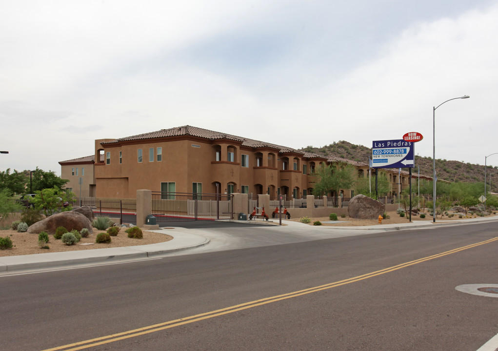 Las Piedras Townhomes in Phoenix, AZ - Building Photo