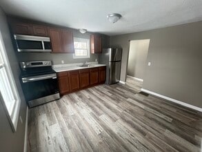 638 Sherman St in Geneva, OH - Building Photo - Building Photo