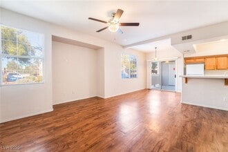 7717 Himalayas Ave in Las Vegas, NV - Foto de edificio - Building Photo