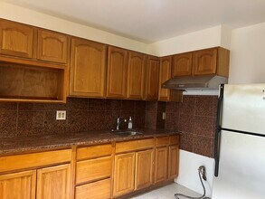 5505 98th St in Corona, NY - Building Photo - Interior Photo