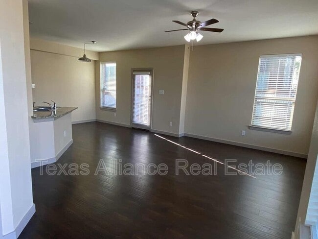 3625 Valley Vista Dr in Hurst, TX - Building Photo - Building Photo