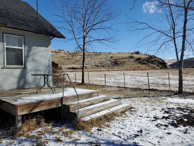 58410 High Valley Rd in Union, OR - Building Photo - Building Photo