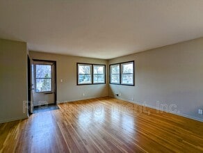 5117 Washington St NE in Minneapolis, MN - Building Photo - Building Photo