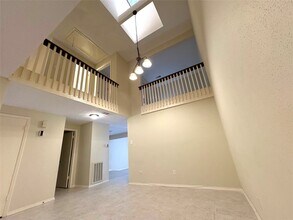 11526 Village Pl Dr in Houston, TX - Building Photo - Building Photo