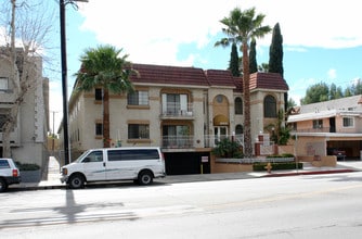 Vanowen Apartments in Van Nuys, CA - Foto de edificio - Building Photo