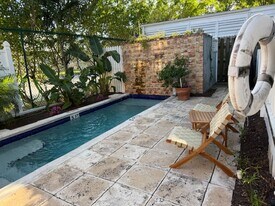 818 White St, Unit 5 in Key West, FL - Building Photo