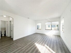 1920 Biarritz Dr in Miami Beach, FL - Building Photo