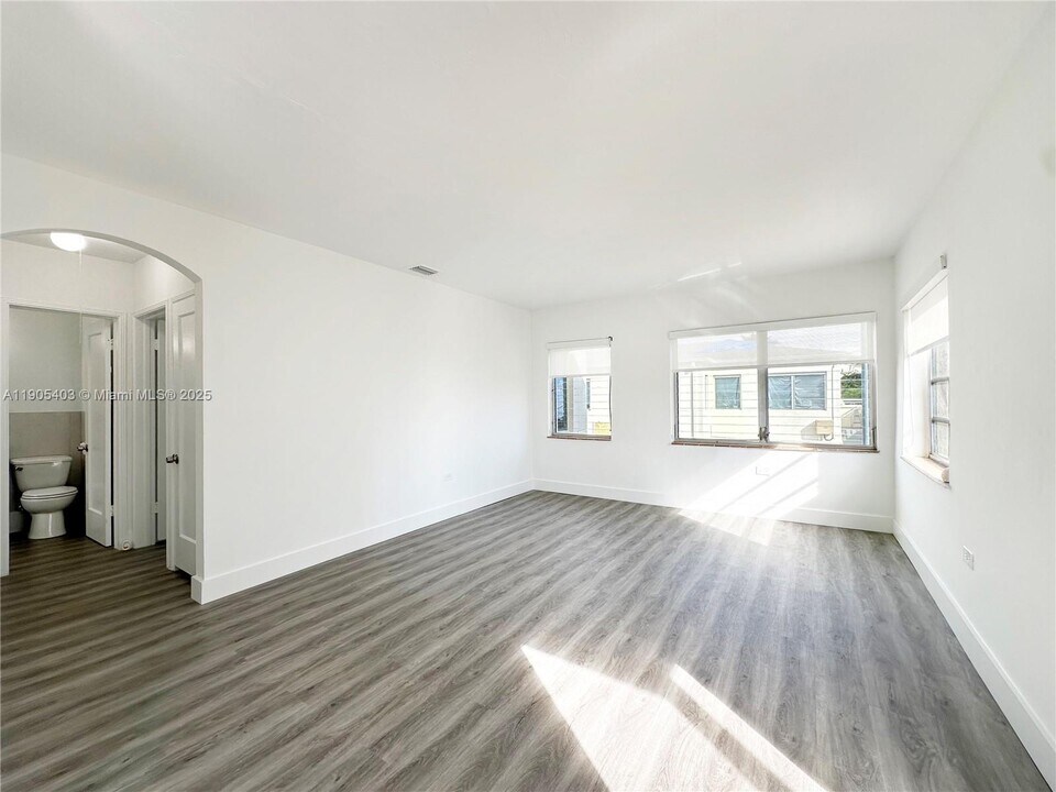 1920 Biarritz Dr in Miami Beach, FL - Building Photo