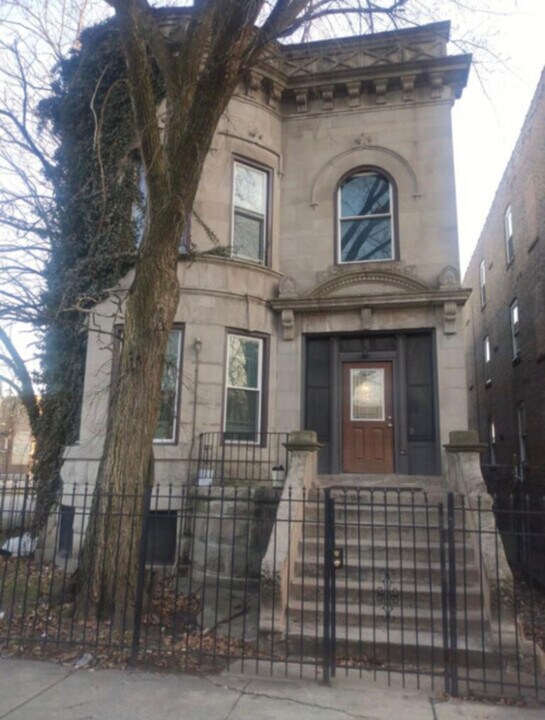 3209 W Douglas Blvd in Chicago, IL - Building Photo